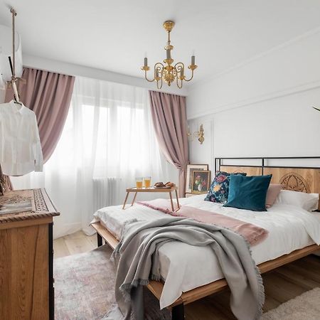Eclectic 3 Bedroom Calea Victoriei By Urbanesq Bukarest Kültér fotó