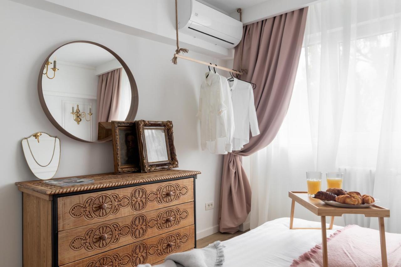 Eclectic 3 Bedroom Calea Victoriei By Urbanesq Bukarest Kültér fotó