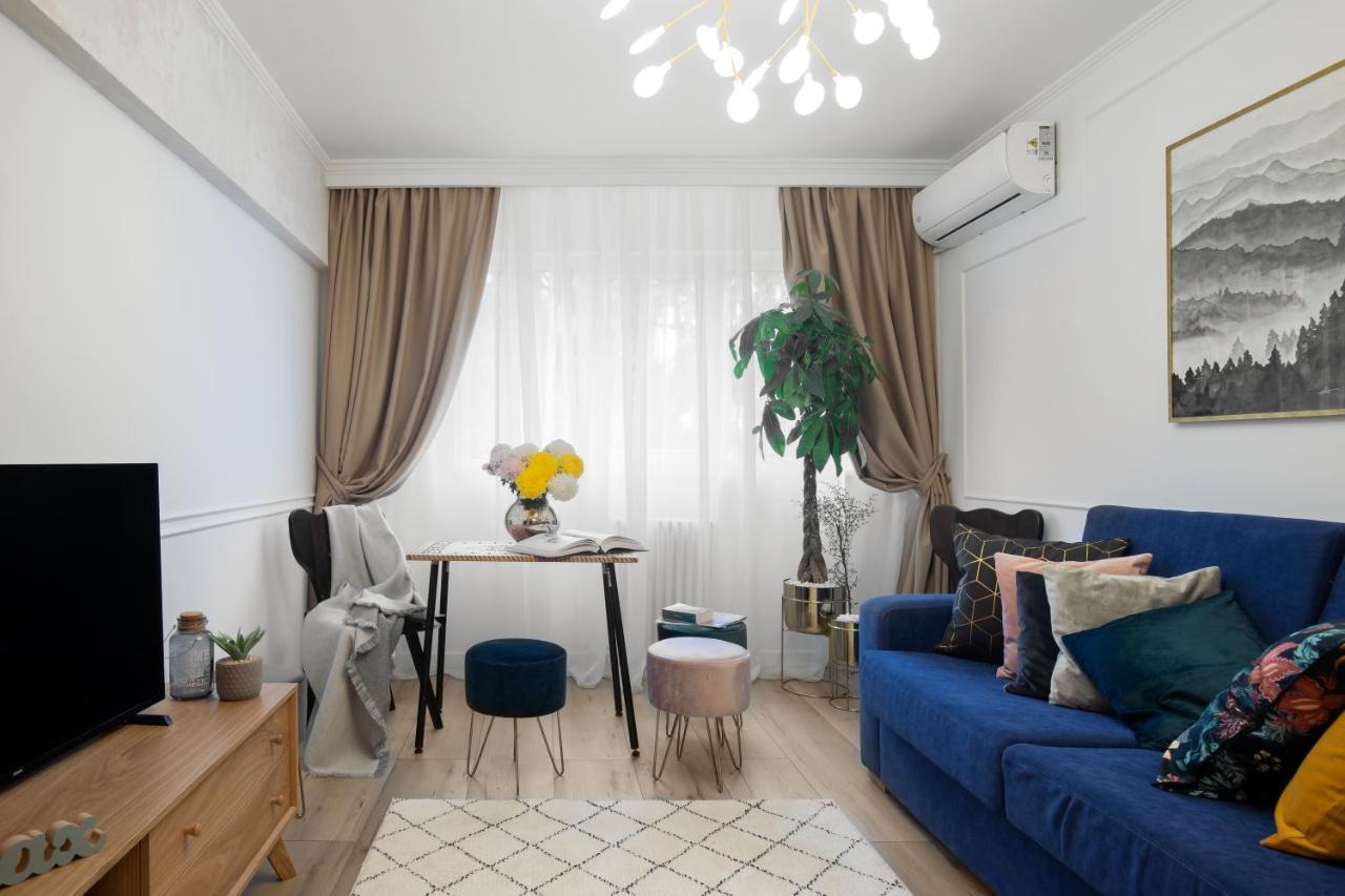 Eclectic 3 Bedroom Calea Victoriei By Urbanesq Bukarest Kültér fotó