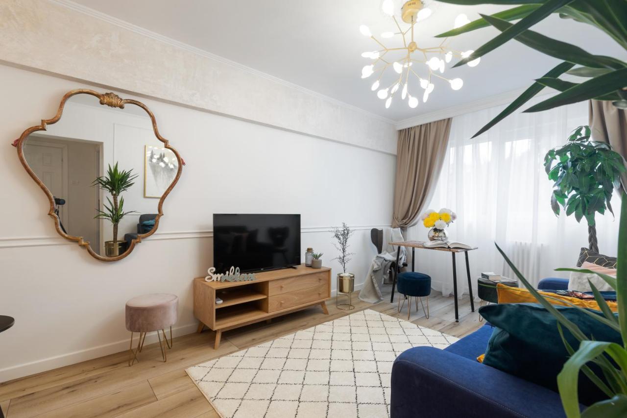Eclectic 3 Bedroom Calea Victoriei By Urbanesq Bukarest Kültér fotó